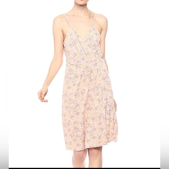 NWT BCBGeneration Surplice Wrap Dress Allover Floral in Rose Smoke Size Medium - Picture 2 of 16